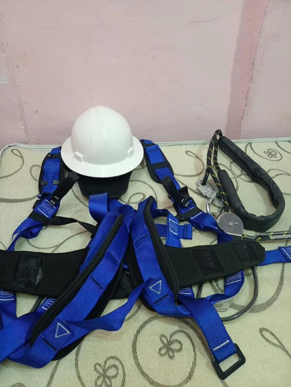 Kit linha de vida com cinto, talabarte e capacete  - Foto 2