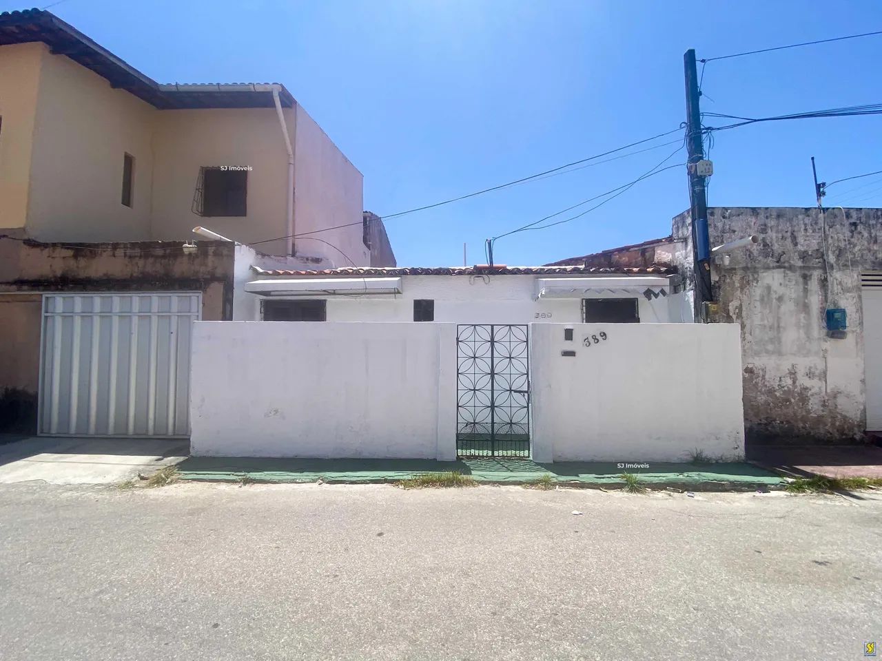 Casa para alugar com 3 quartos, quintal e vaga na Cidade 2000