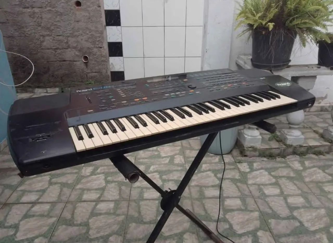 Teclado Roland E-86