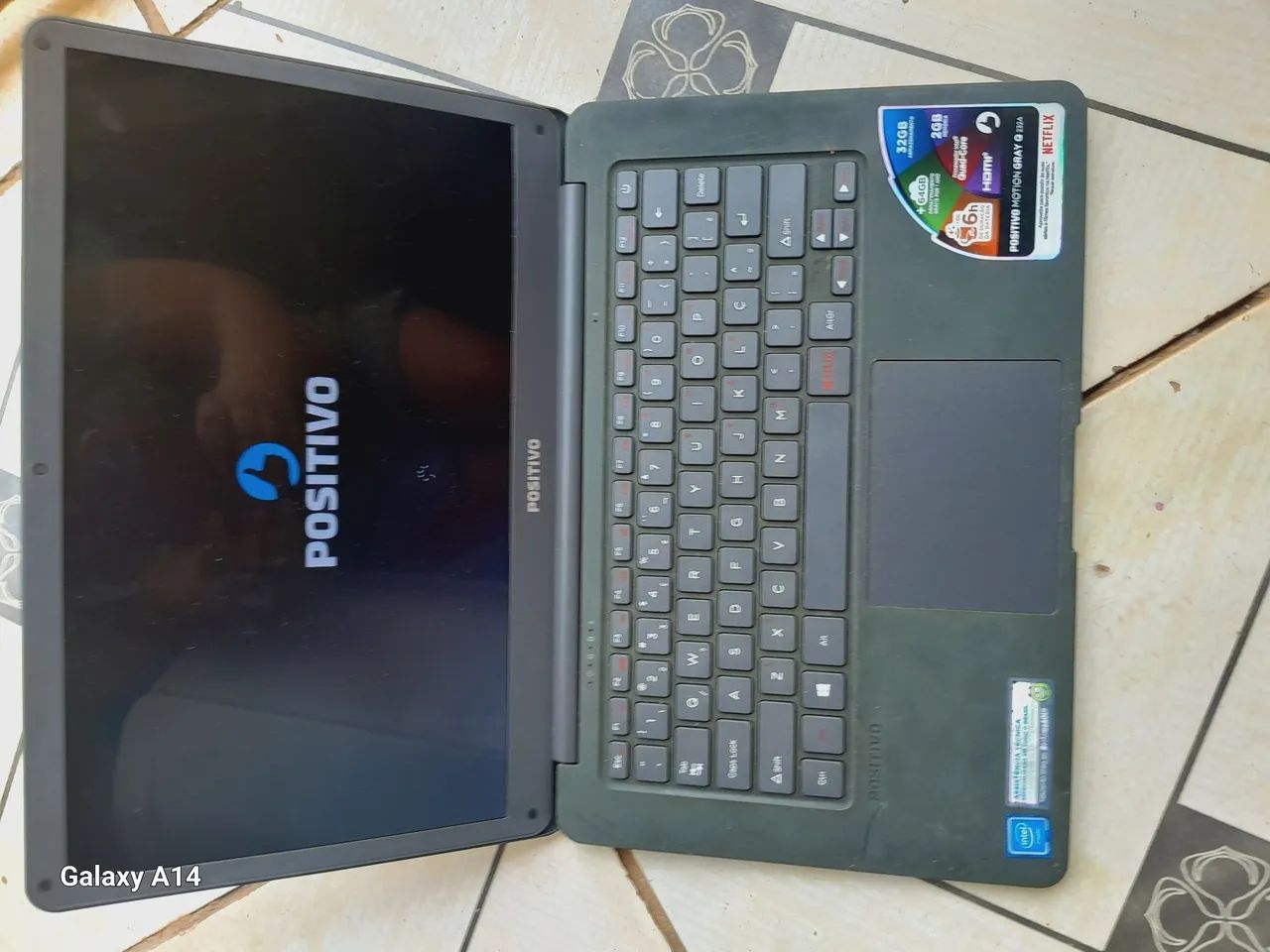 Um notebook pequeno  - Foto 4
