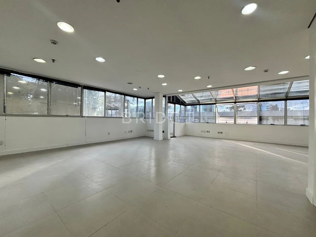 Sala comercial na D. Pedro II