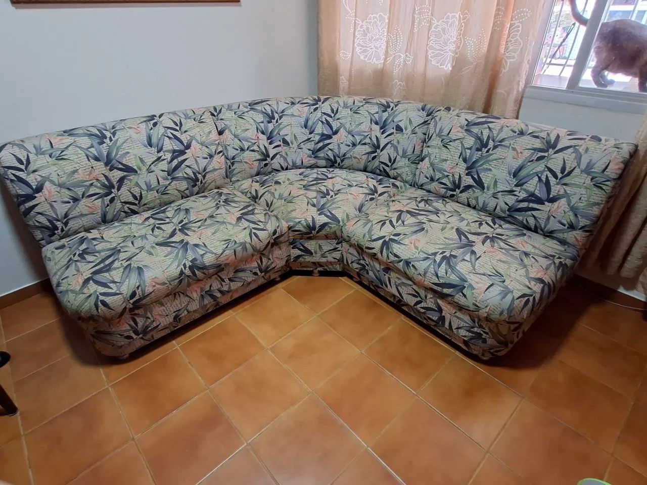 SOFÁ DE CANTO LINDO E PERFEITO 