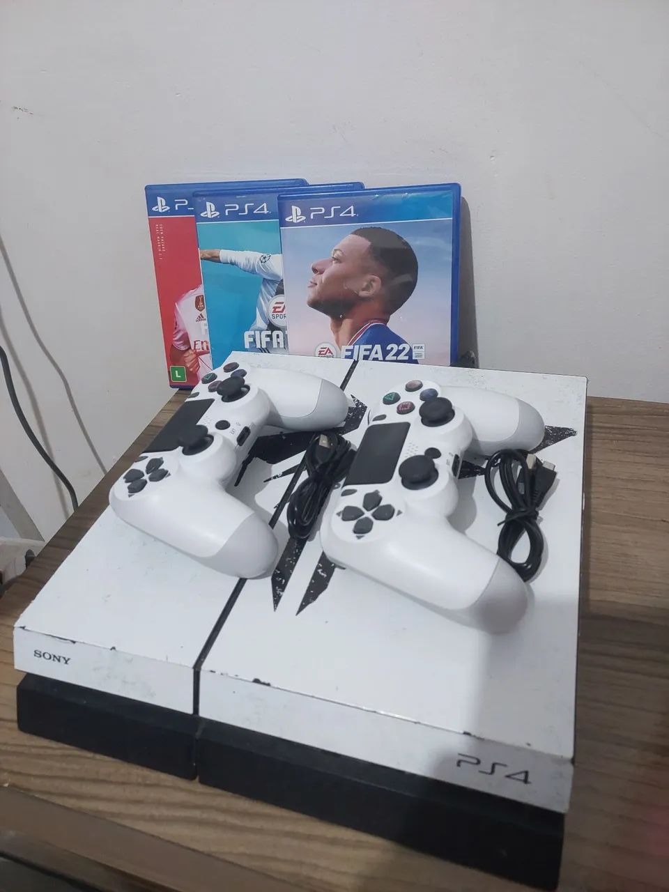 Ps4 Fat, 2 Controles, 3 Jogos.