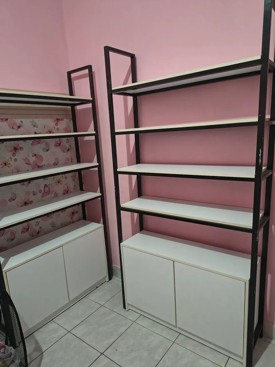 Prateleiras em MDF e ferro galvanizado 