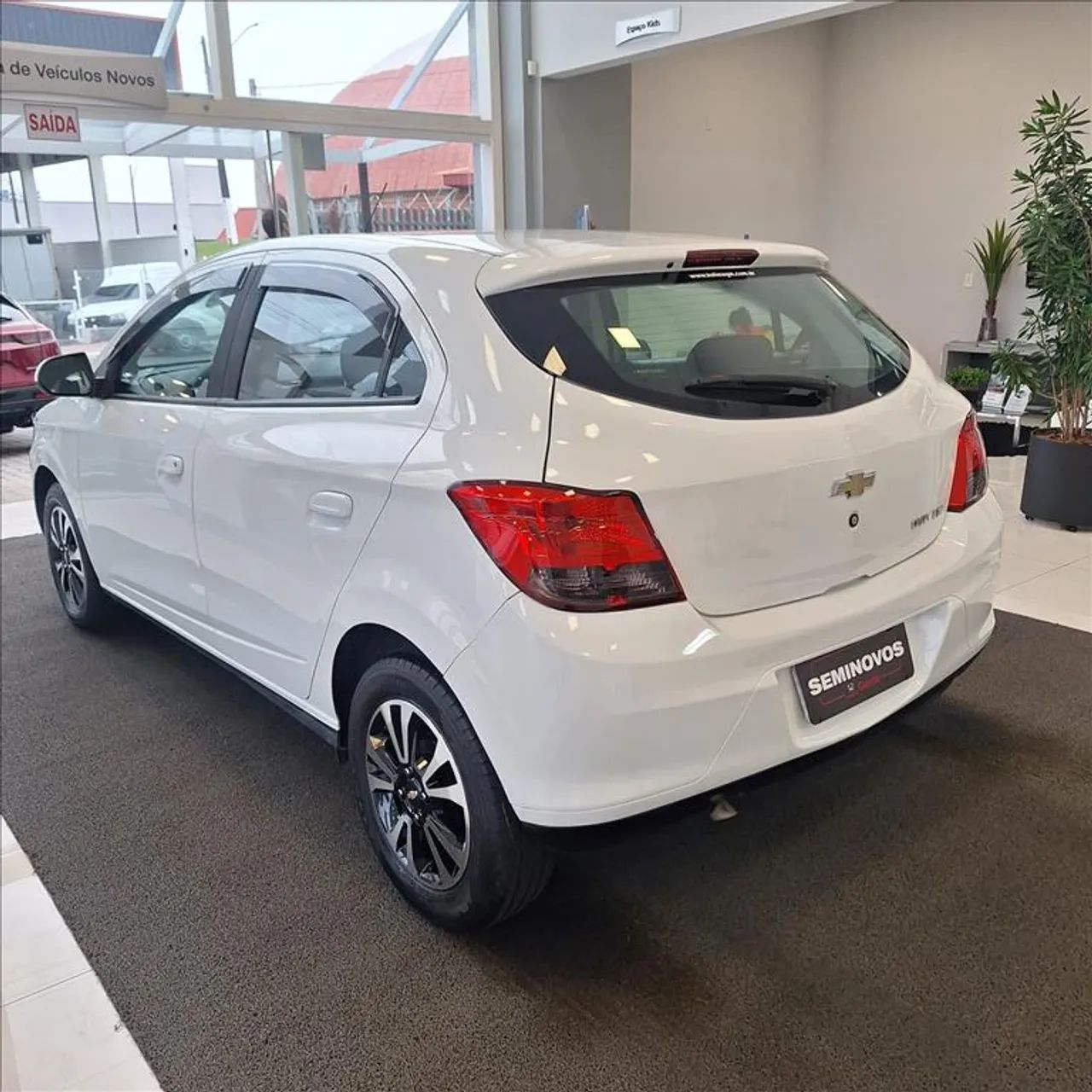 Chevrolet Onix Hatch LTZ 1.4 8V Flex Aut. 4P 2015 - Foto 4