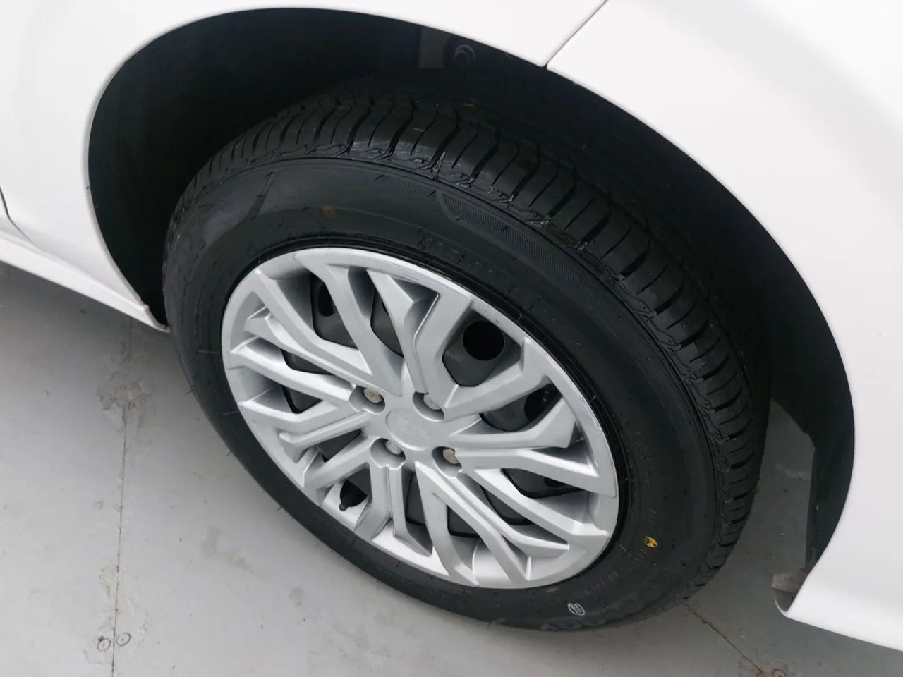 Fiat Cronos 1.3 8V Flex, foto 13 de 18