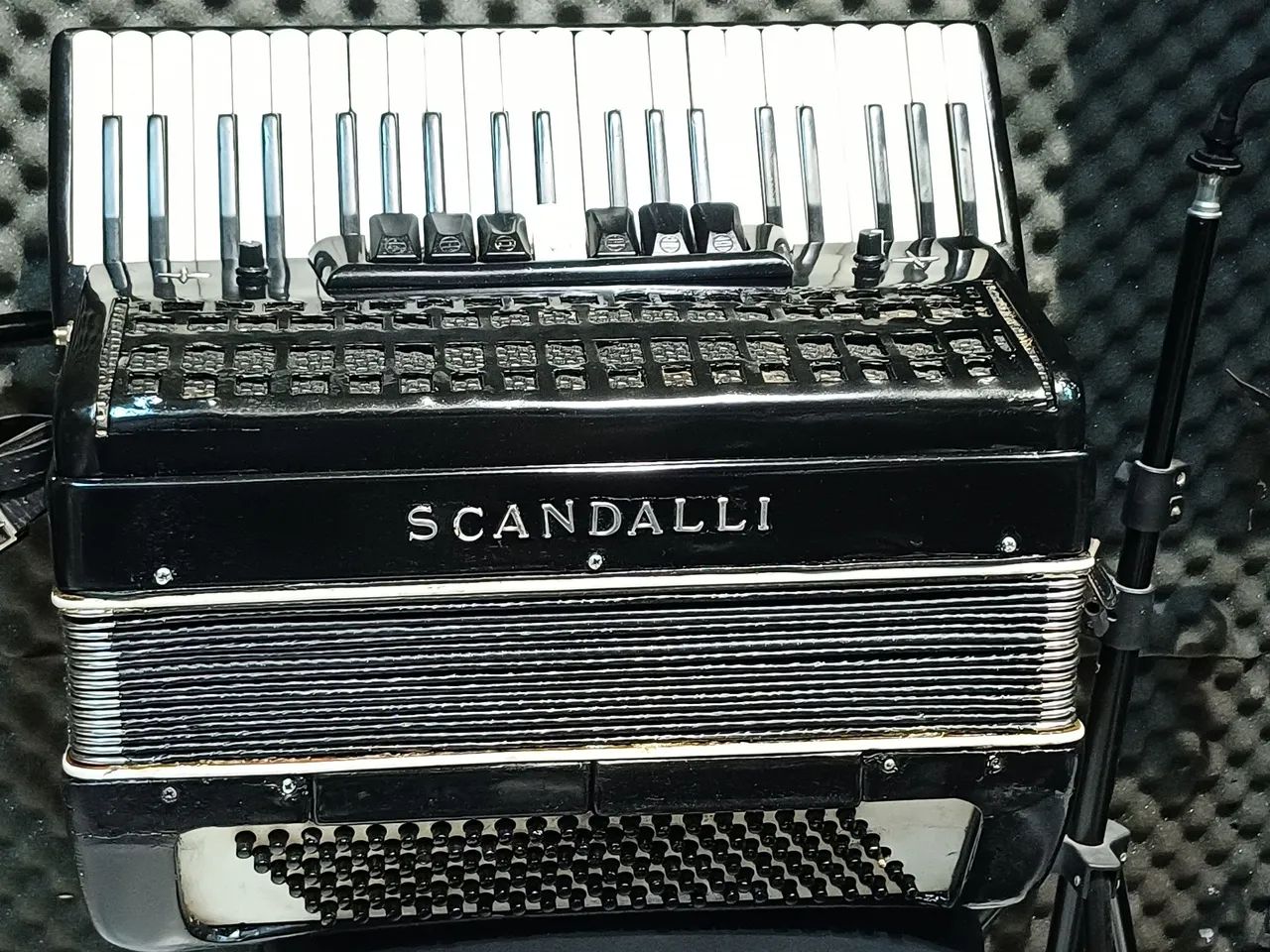Acordeon scandalli de 120 baixos afinada.  - Foto 2