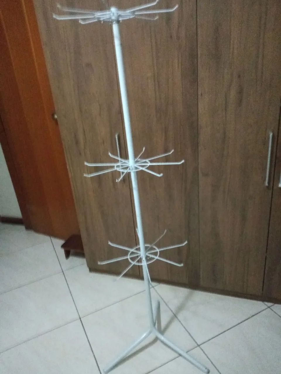 EXPOSITOR GIRATÓRIO DE CHÃO  - Foto 4