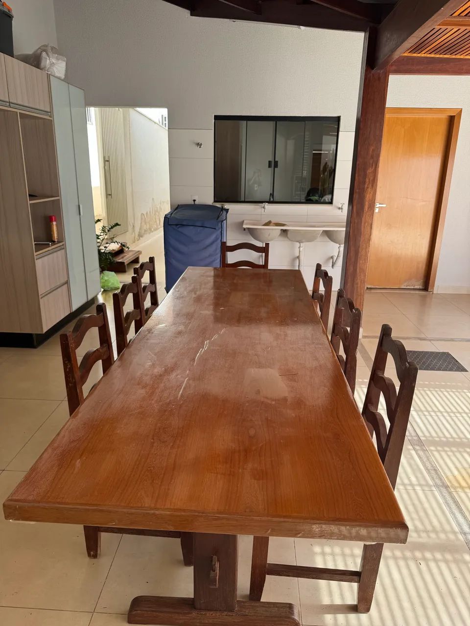 Mesa de madeira com 7 cadeiras - Foto 2