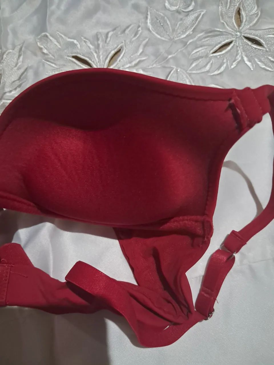 Sutiã P , vermelho com pequeno enchimento que modela e aumenta os seios. - Foto 4