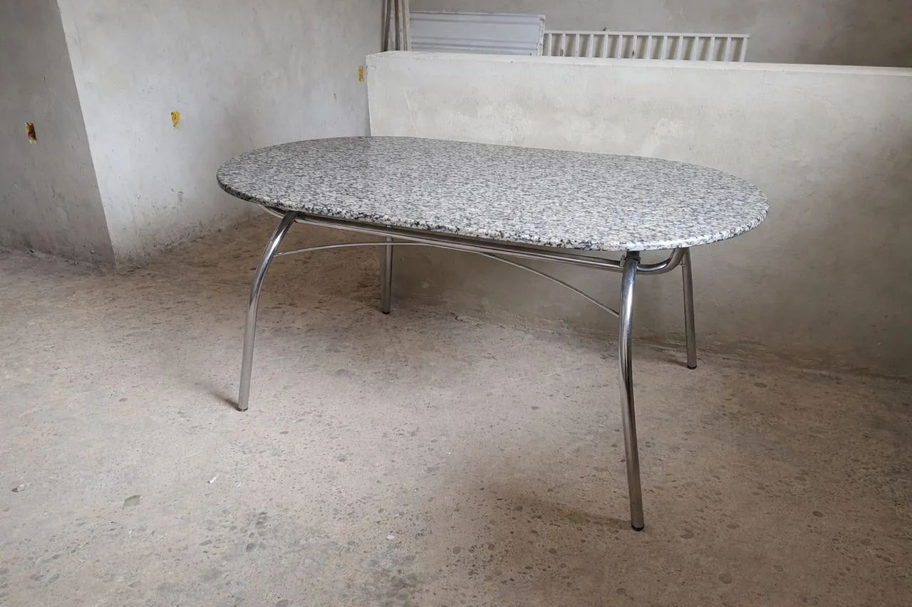 Mesa de jantar, desocupar espaço 