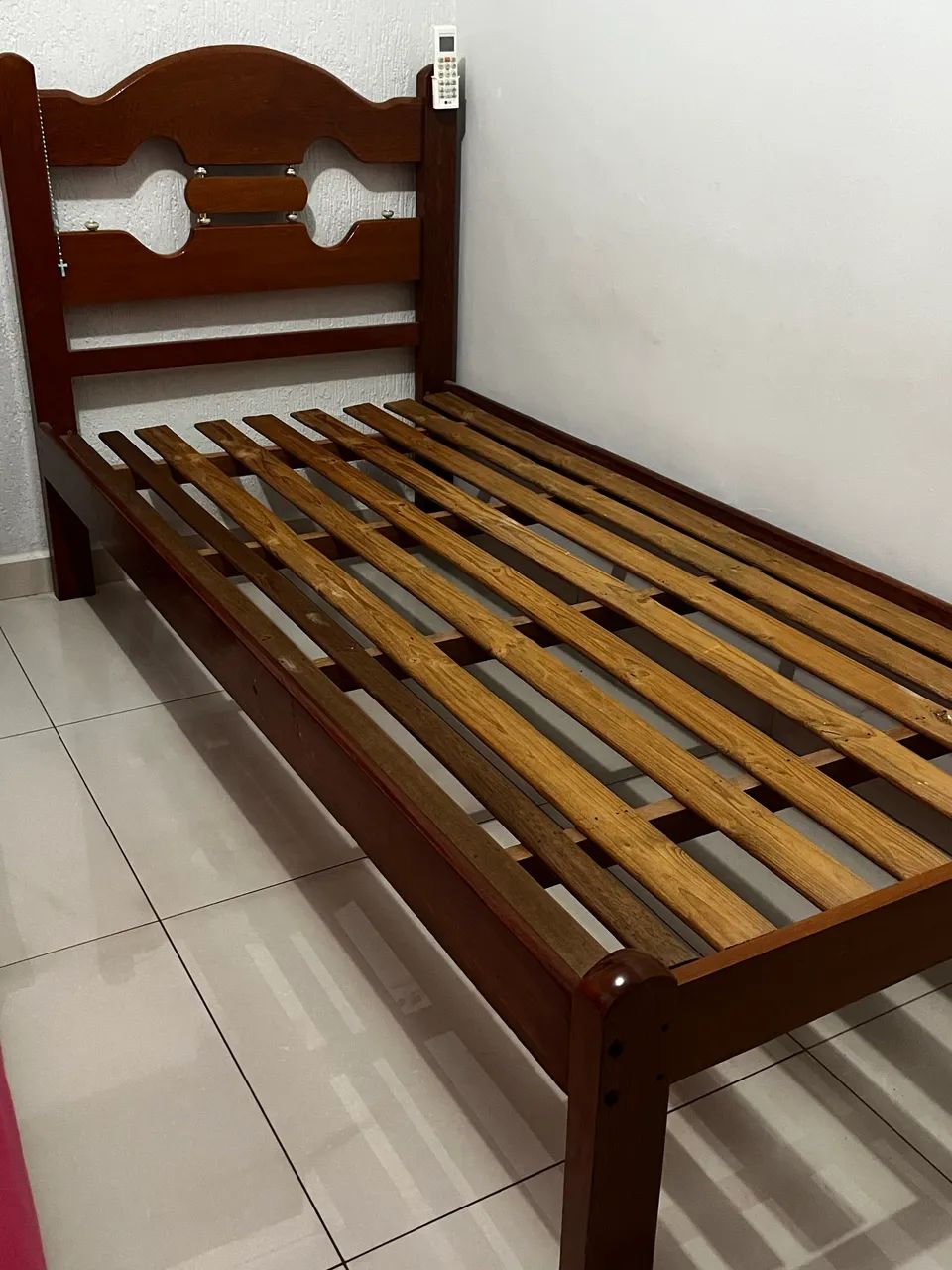 Cama de Solteiro de Madeira - R$ 650 - Foto 3