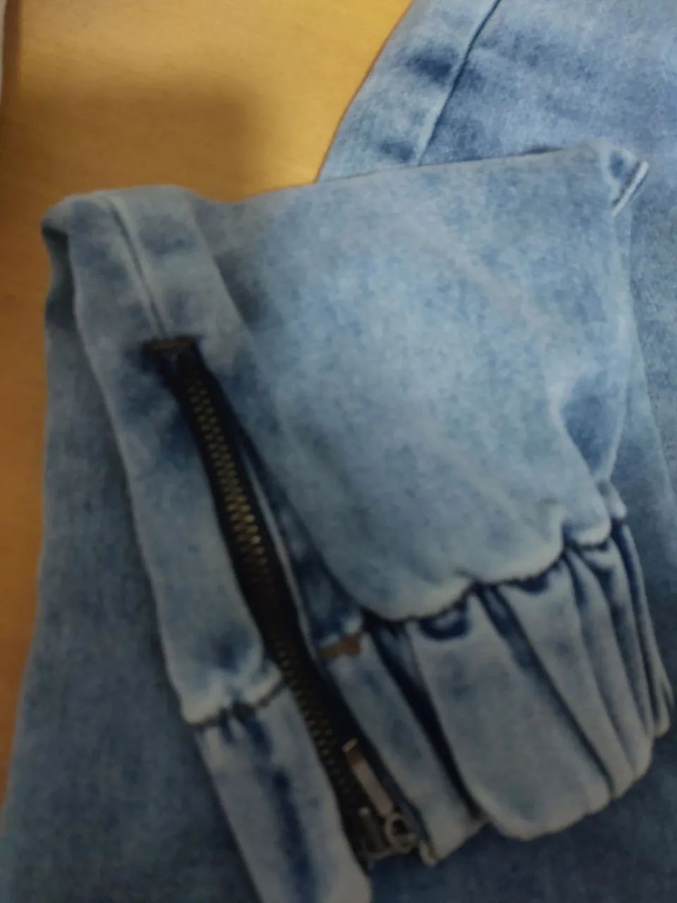 Kit feminino com 2 camisetas e calça jeans tam. 38 - Foto 4