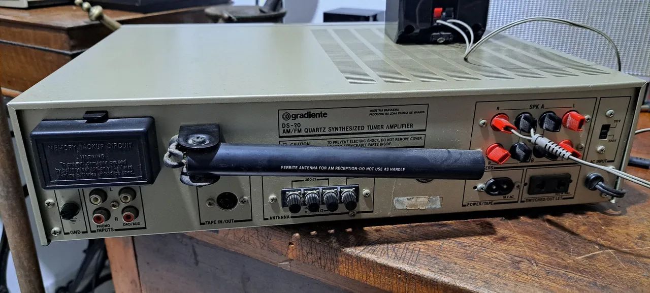 Gradiente DS-20 AM/FM Quartz Synthesized Tuner Amplifier - Foto 5