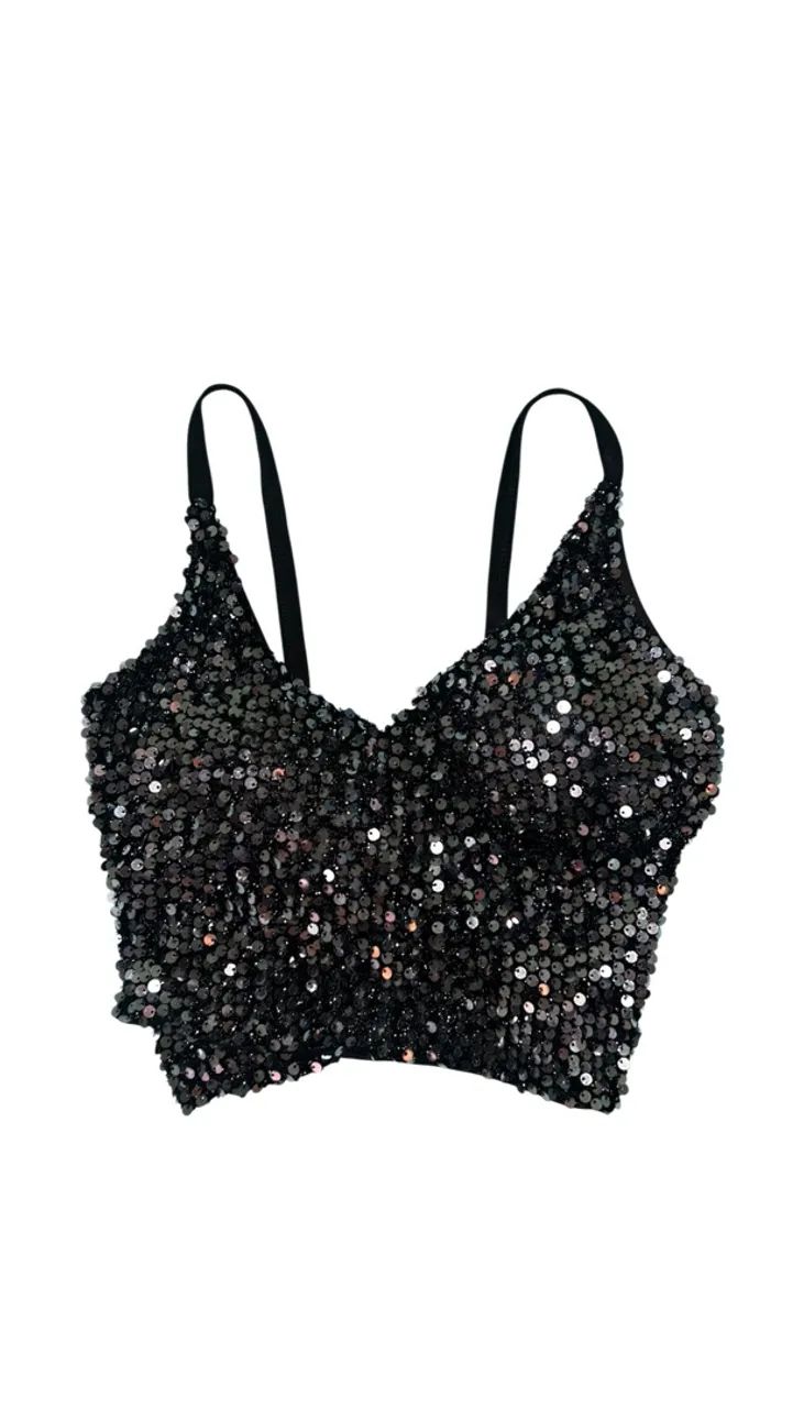 Blusinha brilhosa de longe 