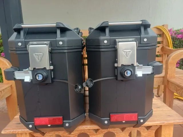 Bauletos e pneus