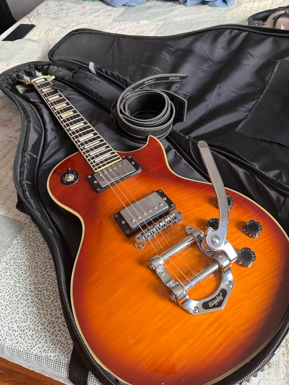 Michael Les Paul GM755N (com ponte Bigsby)