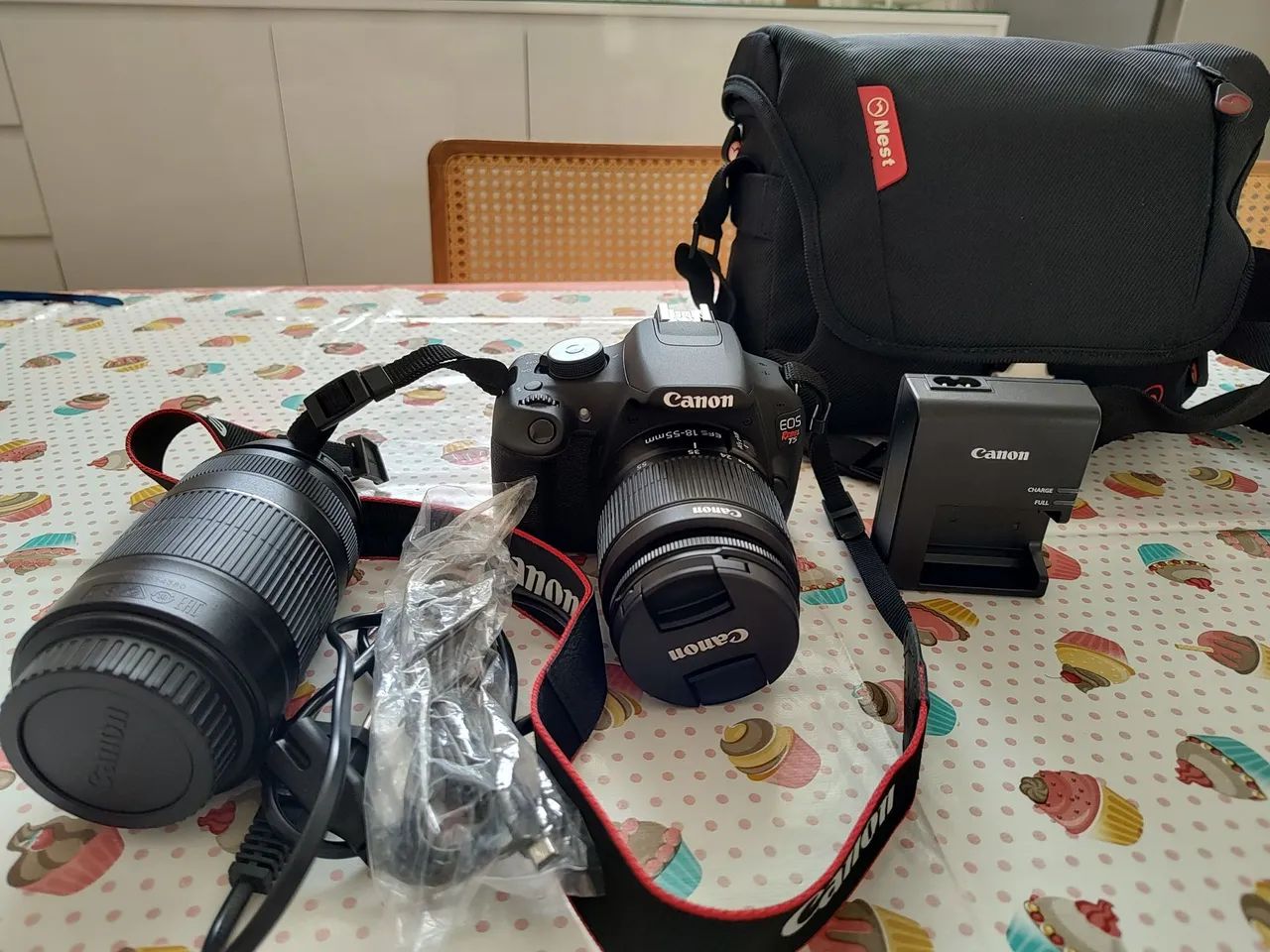 Câmera fotográfica Canon T5 completa e com uma lente adicional. - Foto 3