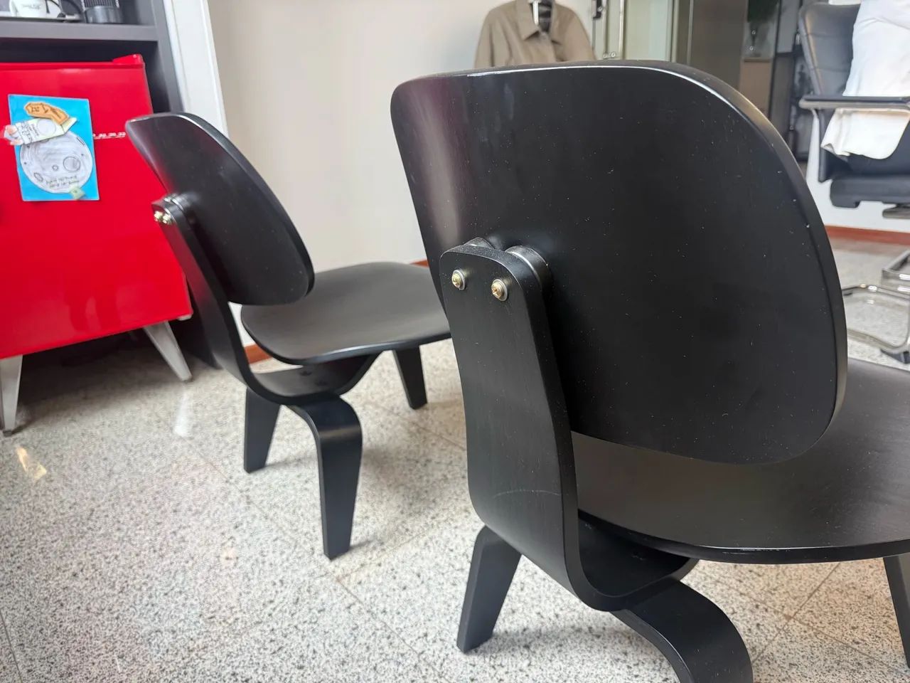 Cadeira Charles Eames LCW Preta - Foto 4