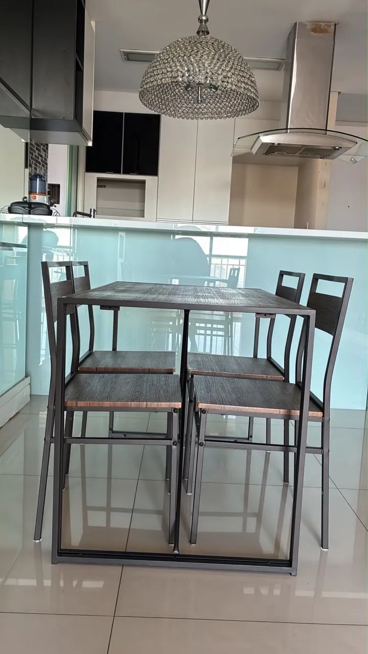 Mesa 4 lugares madeira seminova