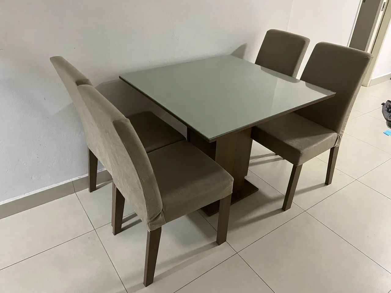 Mesa com 4 cadeiras - Foto 4