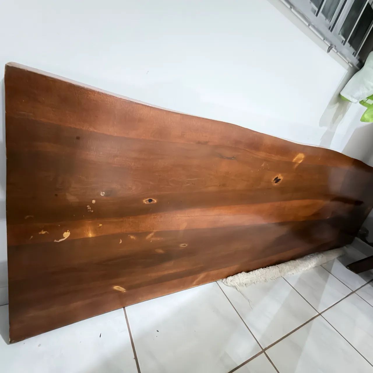 Prancha Rústica, em Jatoba, com camadas de Osmocolor Deck. Mede: 2,40 x 0,75 (0,72)