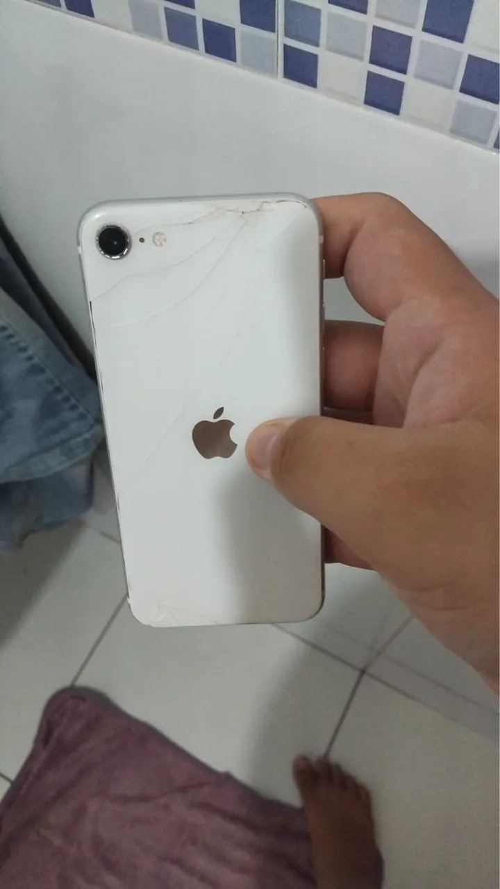 IPHONE SE, VENDO OU TROCO