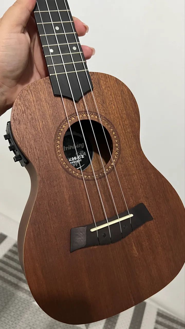 Ukulele Concert Strinberg Uk06ce Elétrico com Afinador e Bag