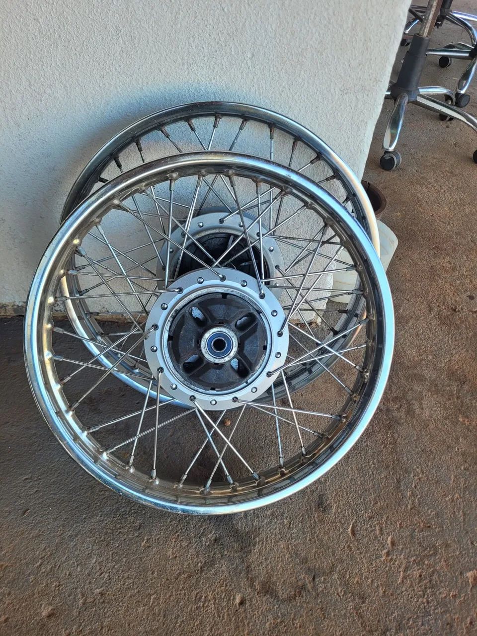 Jogo de Roda de moto simi nova - Foto 3