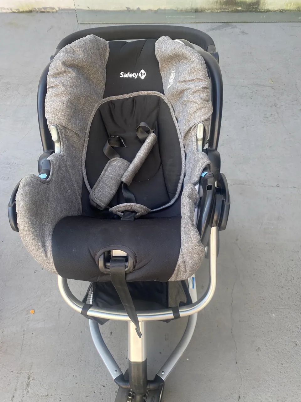 Carrinho de bebê com bebê conforto  - Foto 4