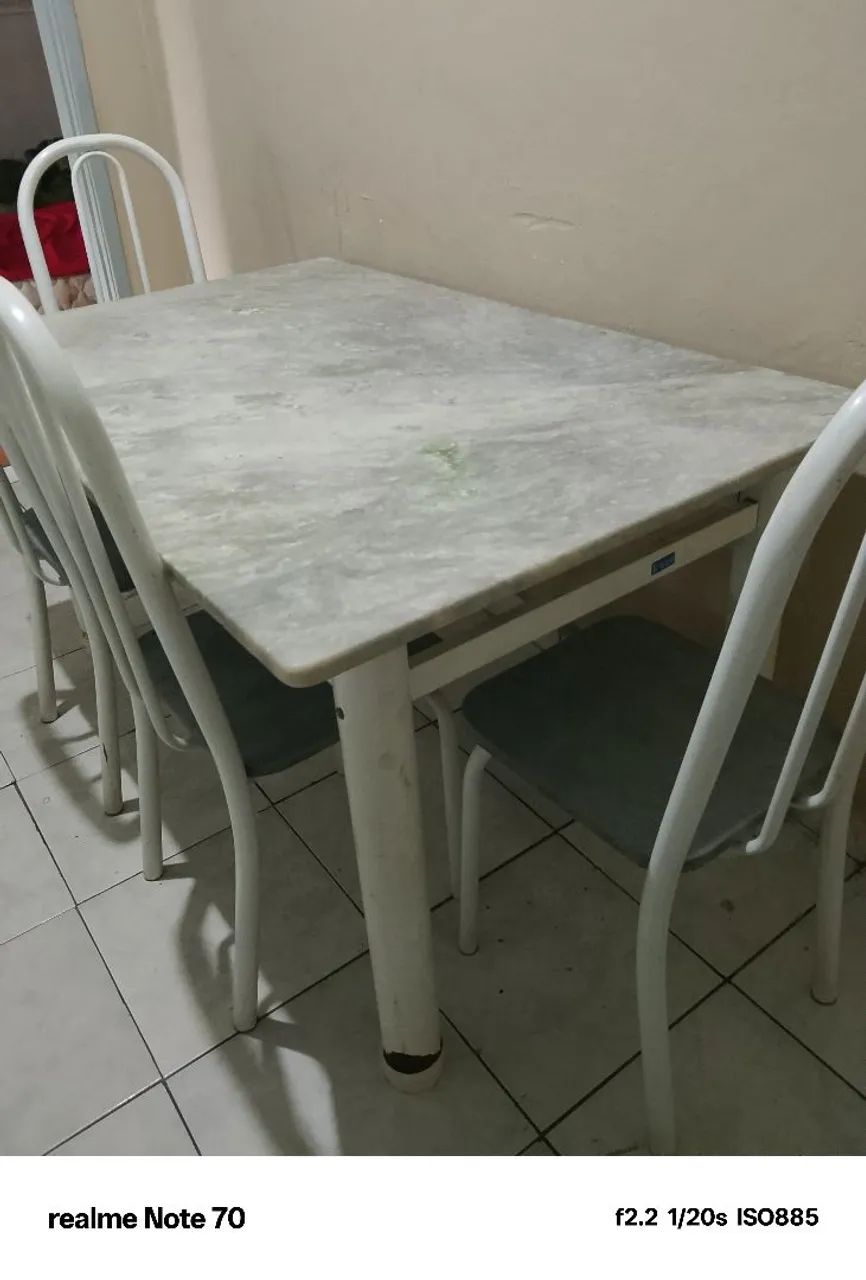 Mesa mármore 4 cadeiras 