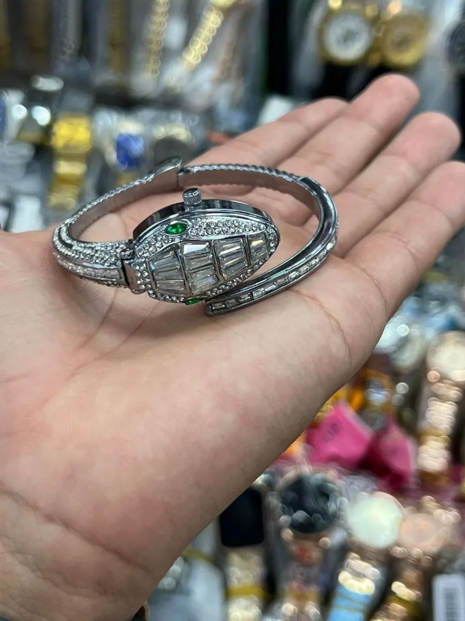 Novidade - Relógio Feminino Modelo Serpente Cravejado - Elegante e Sofisticado - Foto 3