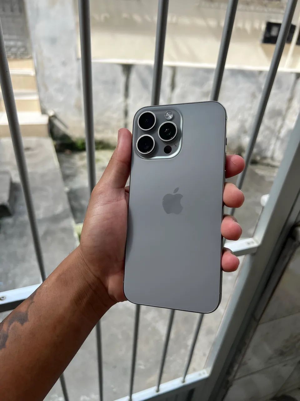 15 Pro Max novíssimo 