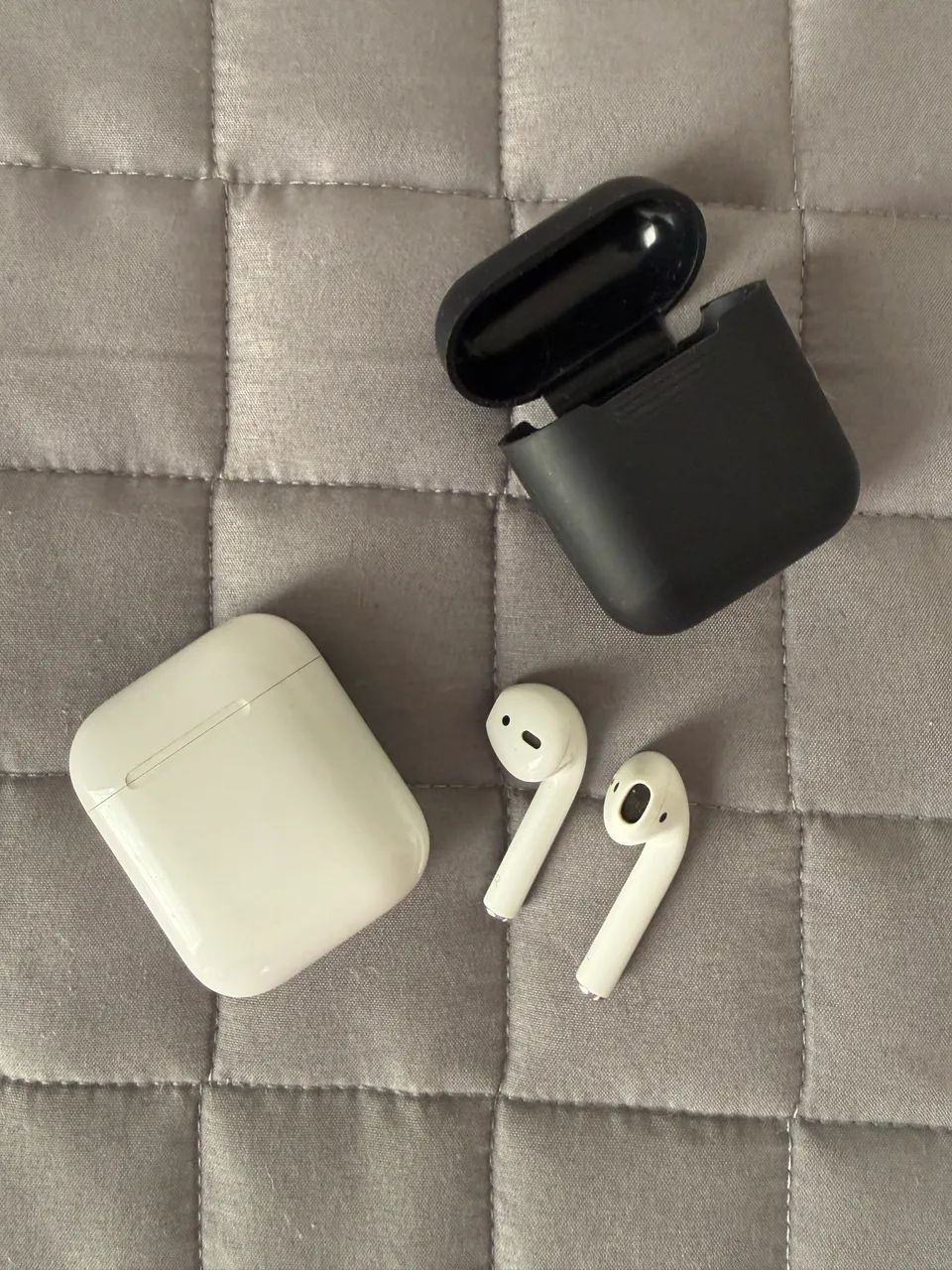 AirPods 1ª Geração Original (lado esquerdo não funciona) - Fones