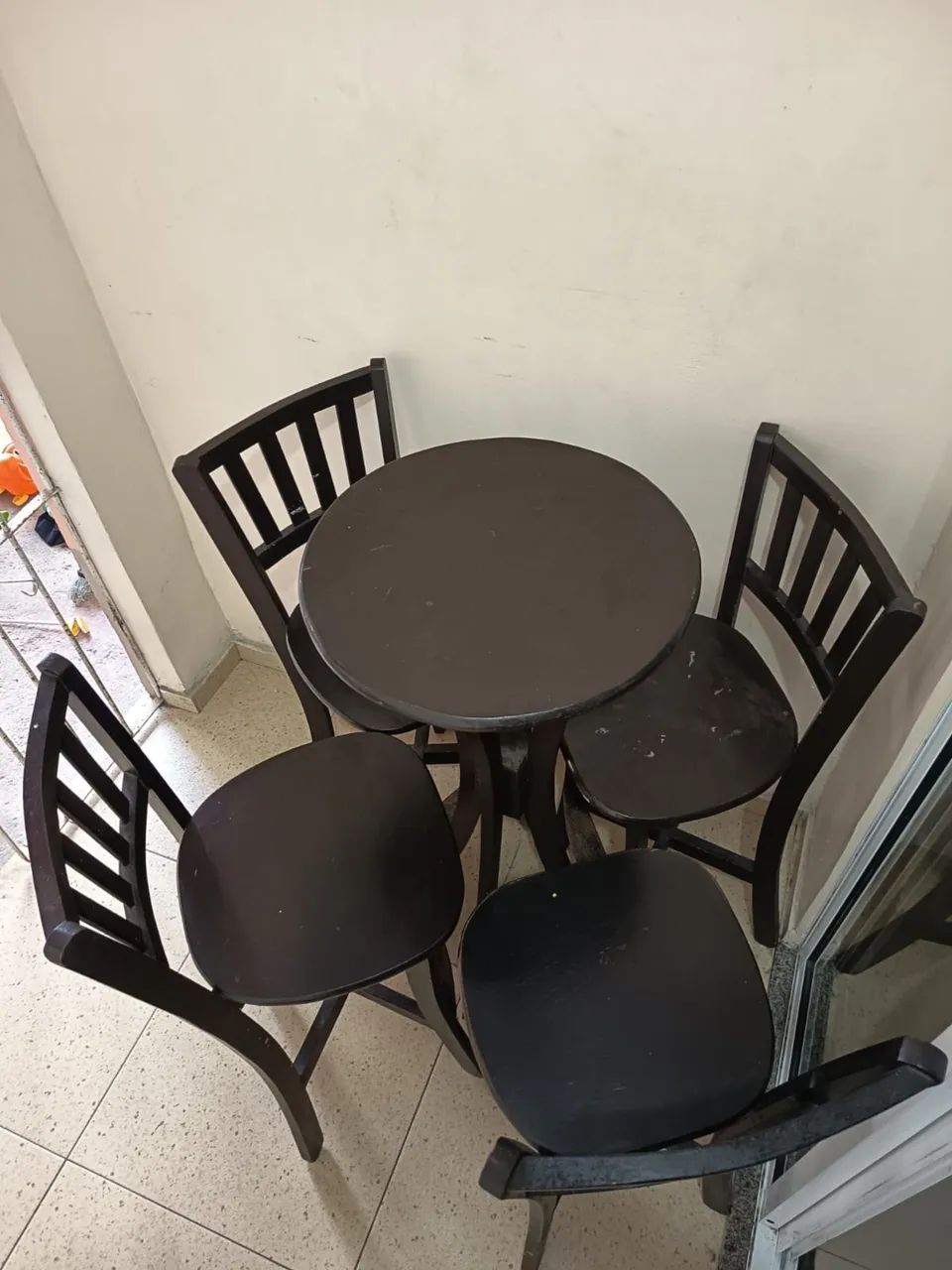 Mesa alta com 4 cadeiras - Estilo Bar  - Foto 3