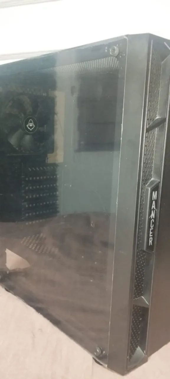 Vendo gabinete game com lateral de vidro