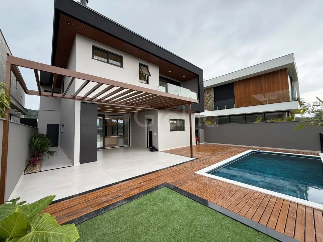 Casa no Reserva da Pedra com 270,00 m2