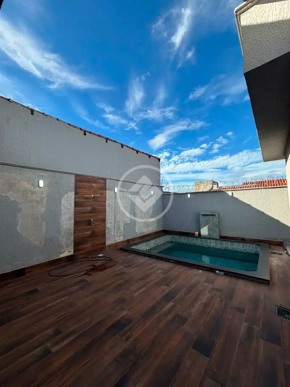 CASA COM PISCINA AO LADO DO MOINHO DOS VENTOS codigo: 345139