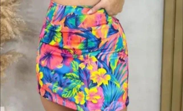 Short saia, M ,semi novo 