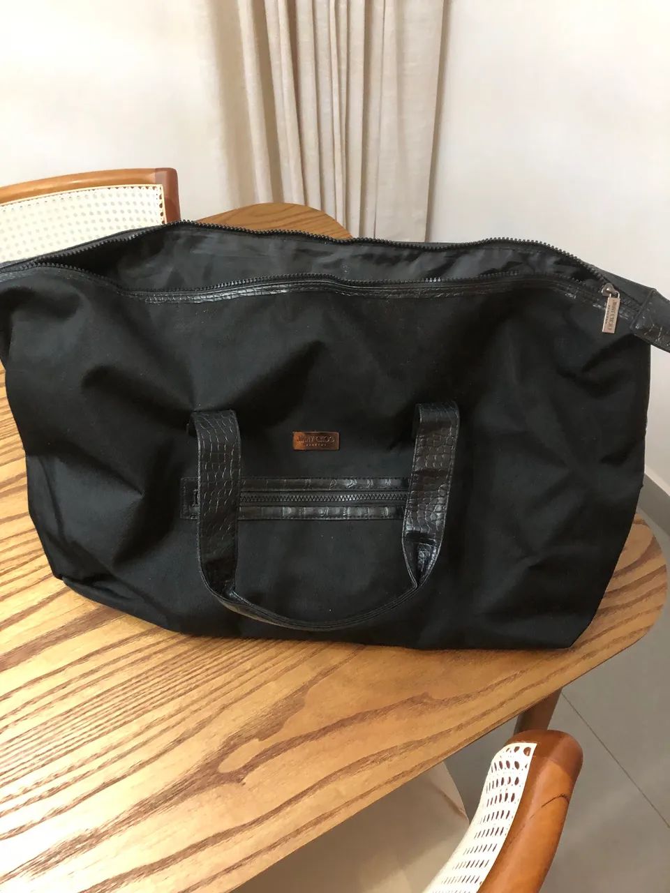 Bolsa pra viagem preta da marca JIMMY CHOO - Foto 2