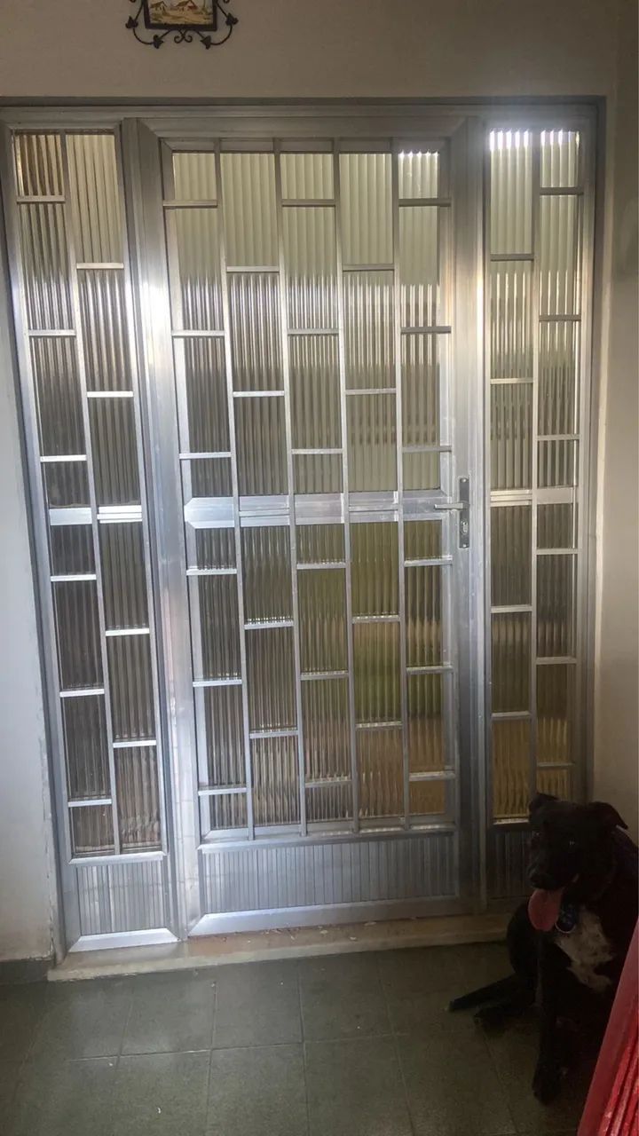 Porta de alumínio com vidros - Foto 3