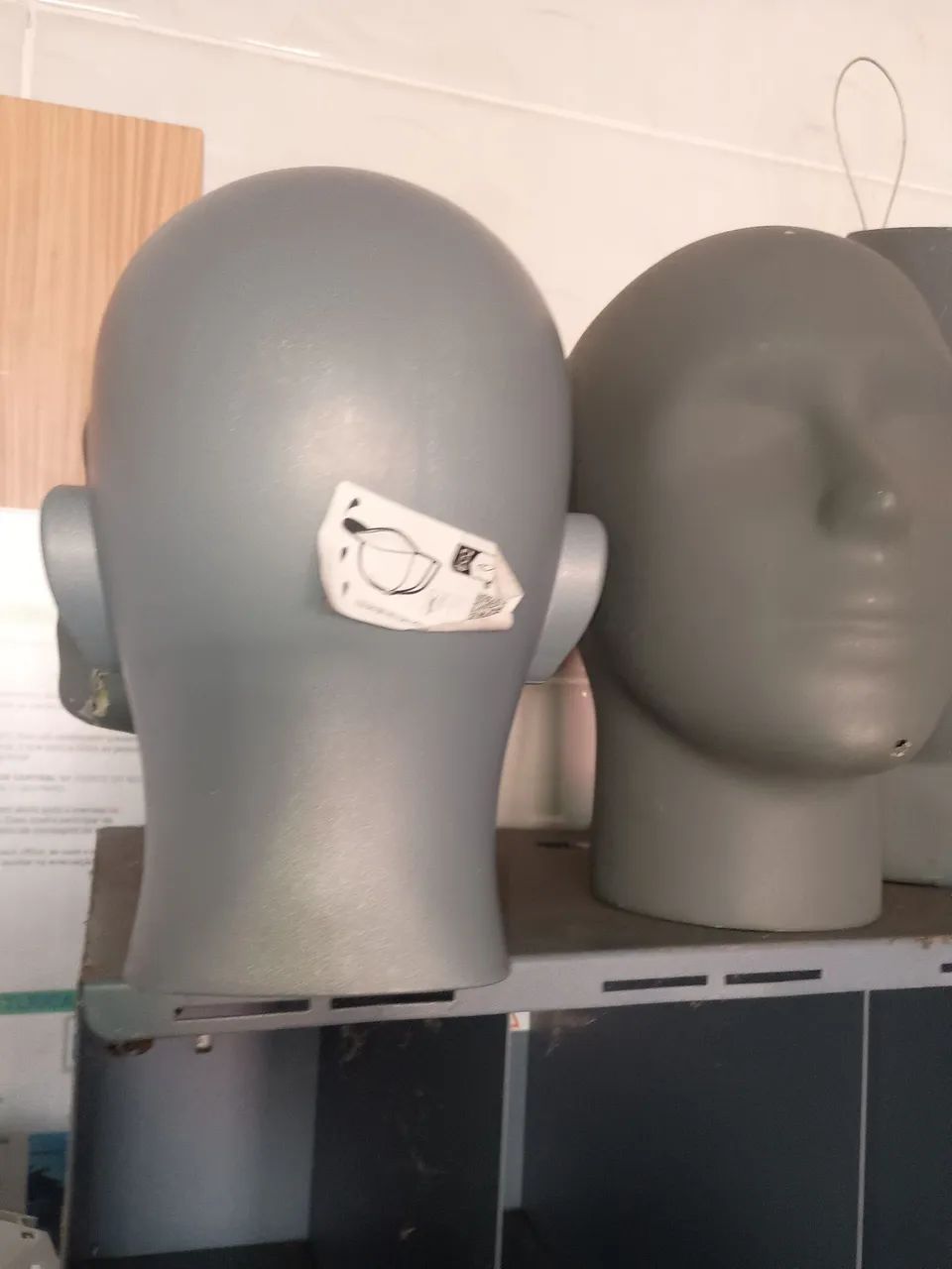 Cabecas manequins bonés óculos  - Foto 2