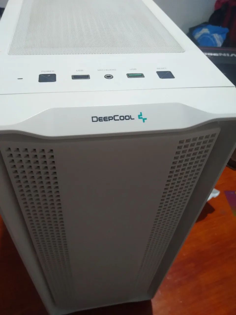 Gabinete branco novo