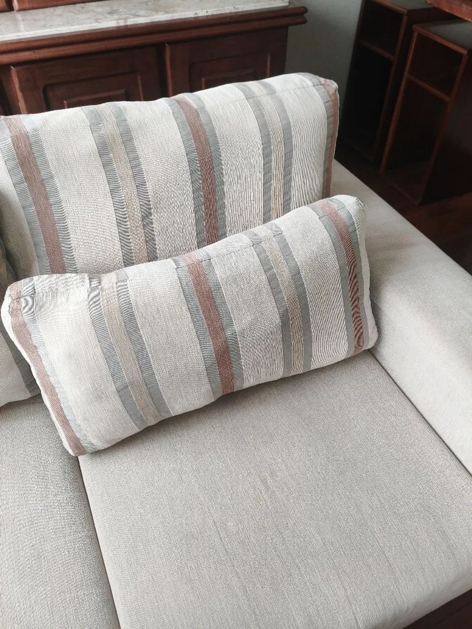 SOFÁ SUEDE IMPECÁVEL  - Foto 5
