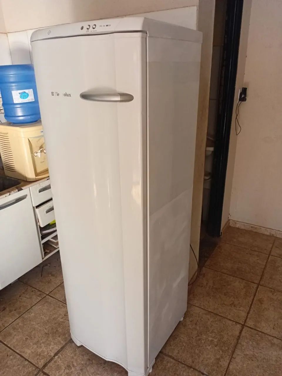 Freezer, vertical, FE26, Electrolux, 203L  - Foto 3