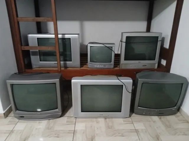 Varias TVs de Tubo