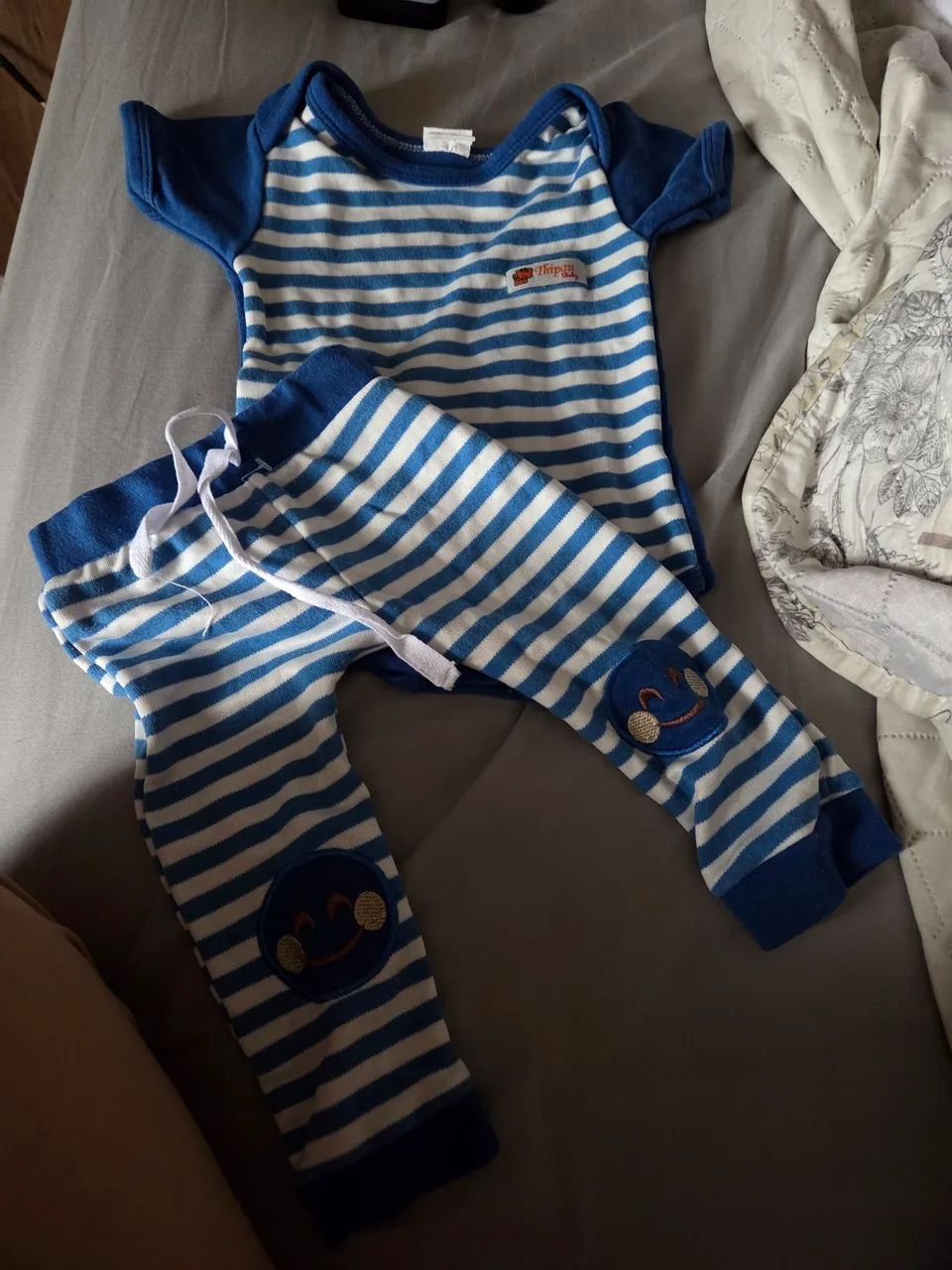 Kit 5 bodies e 1 calça  - Foto 5