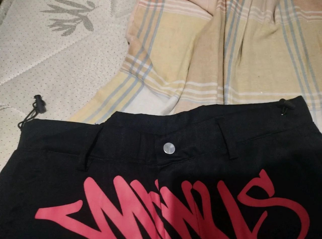 calça cargo minustwo preta e vermelha p - Foto 5