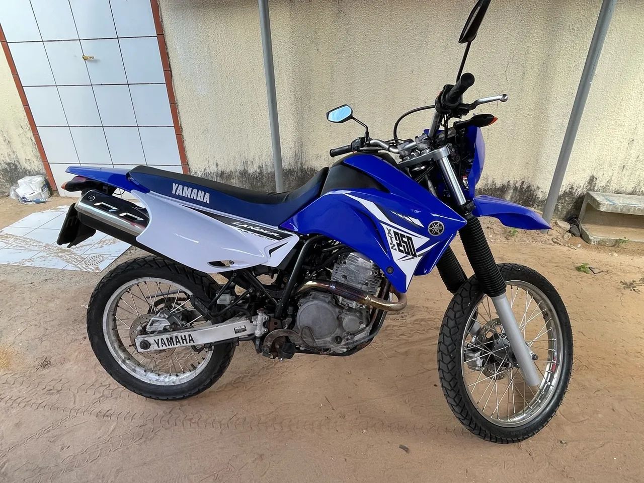 Lander 2010 bem conservada R$ 12.500,00