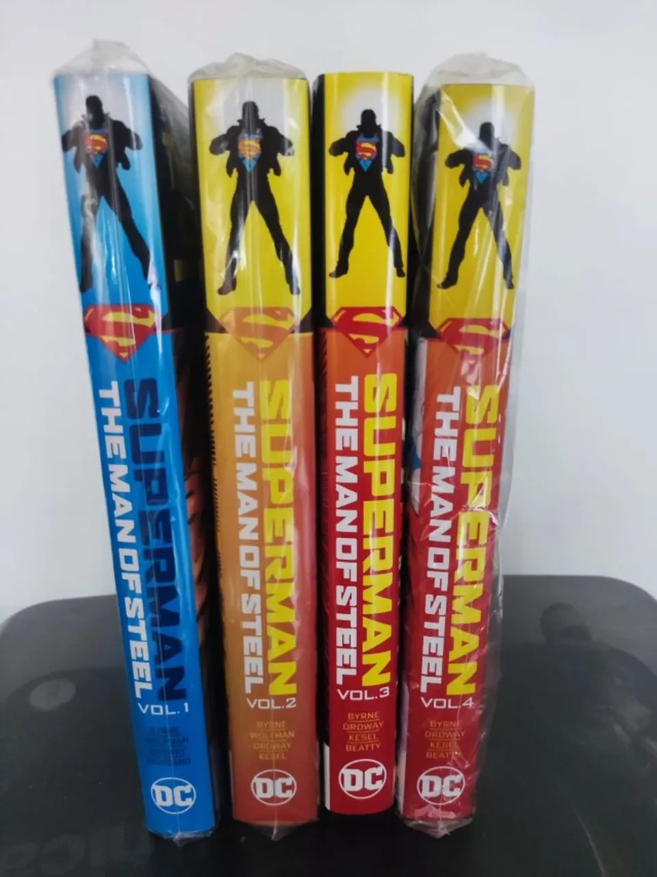 Superman - Man of Steel vol. 1 ao 4 - importado HC John Byrne Batman Dc Comics - Foto 2
